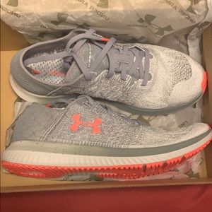 Brand new in box women’s UA running shoes cute!!